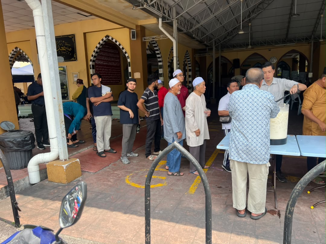 Beratur Panjang.